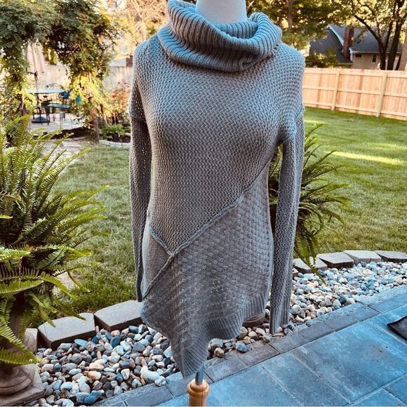 Love Scarlett Gray Loose Knit Sweater size Small - Picture 2 of 8